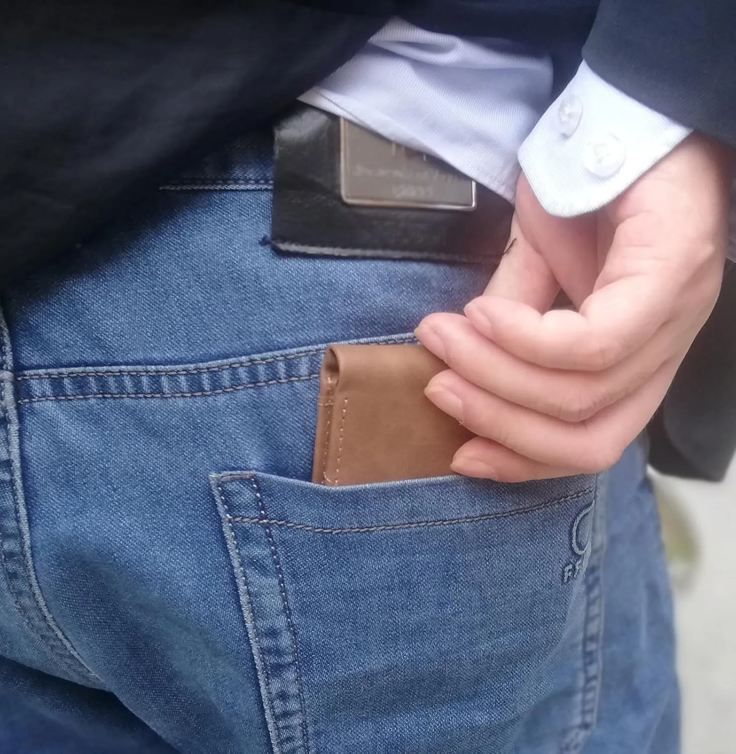 Thin Mens Wallet Leather RFID Blocking, Large Capacity Bifold Slim Minimalist Purse Card Holder with ID Window