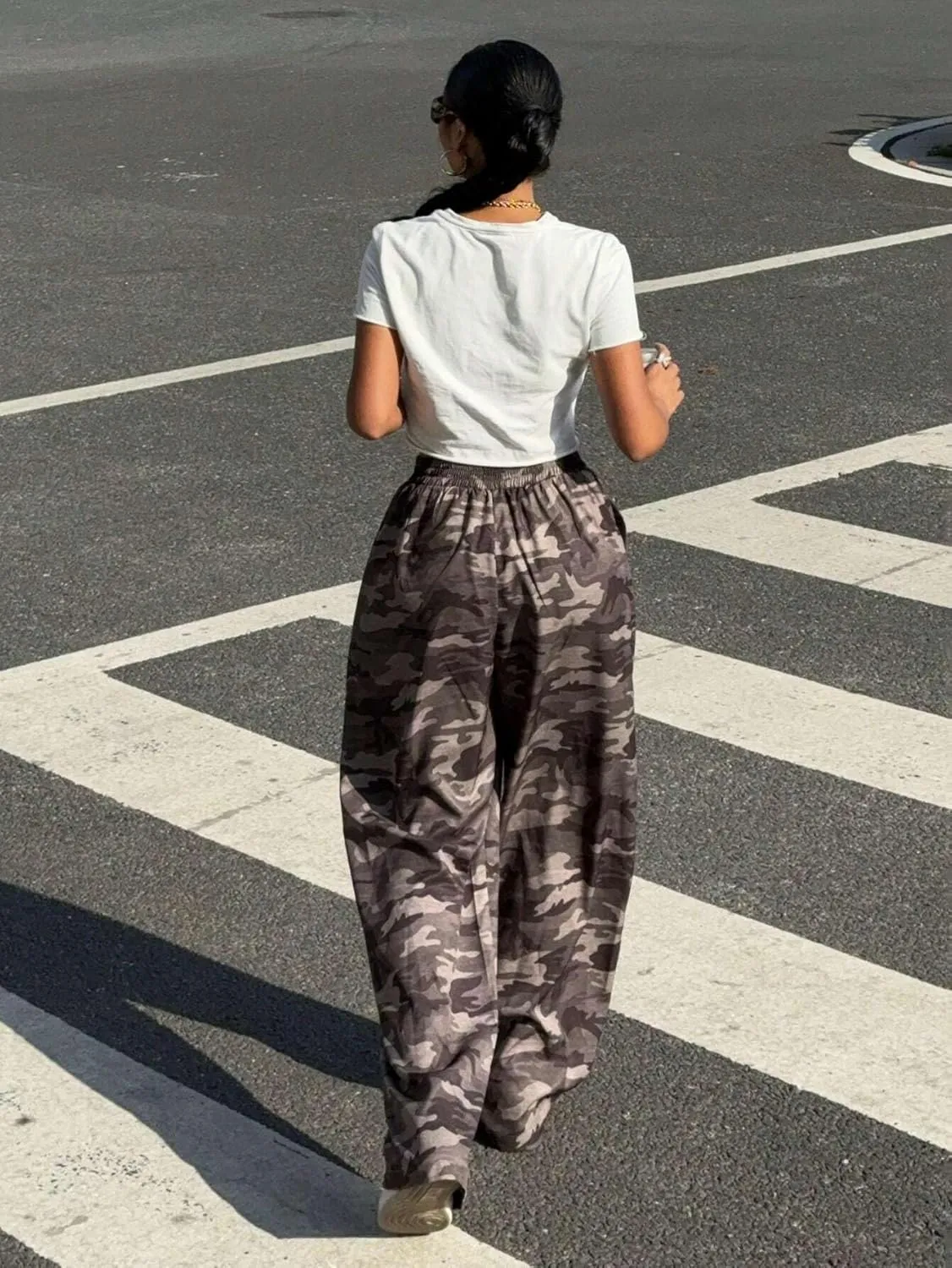 ZAFUL Women's Camo Cargo Pants Y2K Elastic High Waisted Wide Leg Casual Straight Pants Joggers Sweatpants with Patch Detail