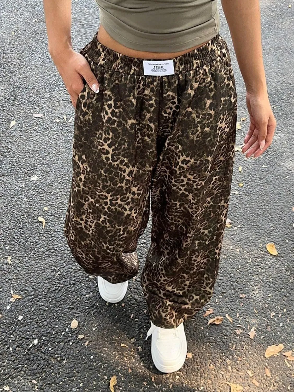 ZAFUL Women's Camo Cargo Pants Y2K Elastic High Waisted Wide Leg Casual Straight Pants Joggers Sweatpants with Patch Detail
