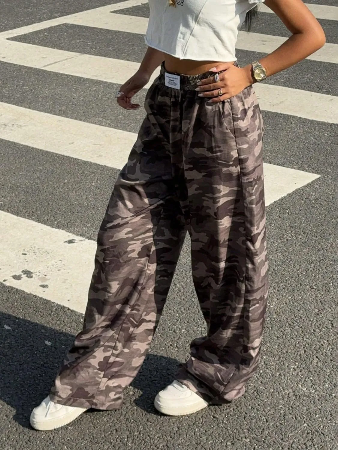 ZAFUL Women's Camo Cargo Pants Y2K Elastic High Waisted Wide Leg Casual Straight Pants Joggers Sweatpants with Patch Detail