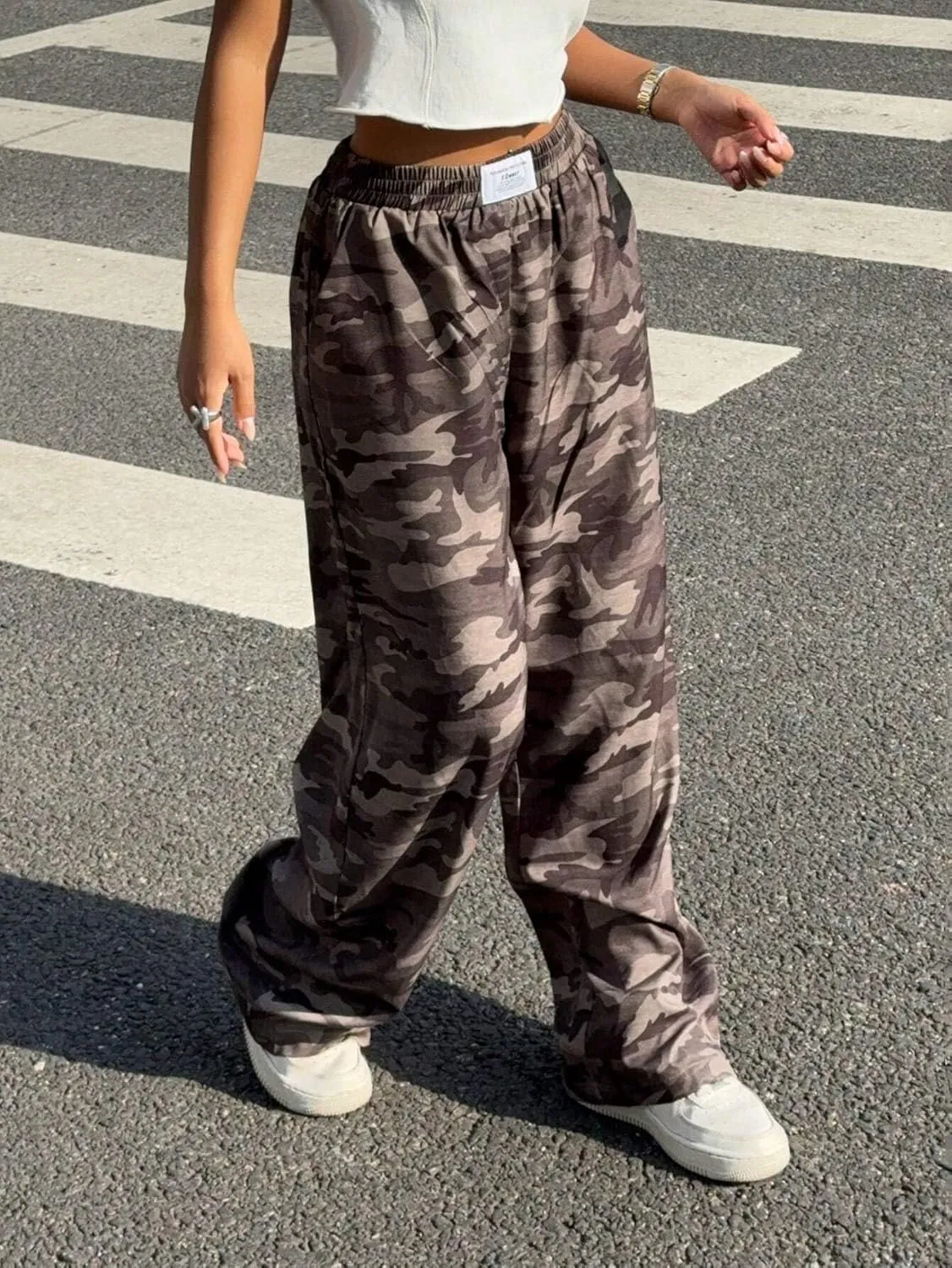 ZAFUL Women's Camo Cargo Pants Y2K Elastic High Waisted Wide Leg Casual Straight Pants Joggers Sweatpants with Patch Detail