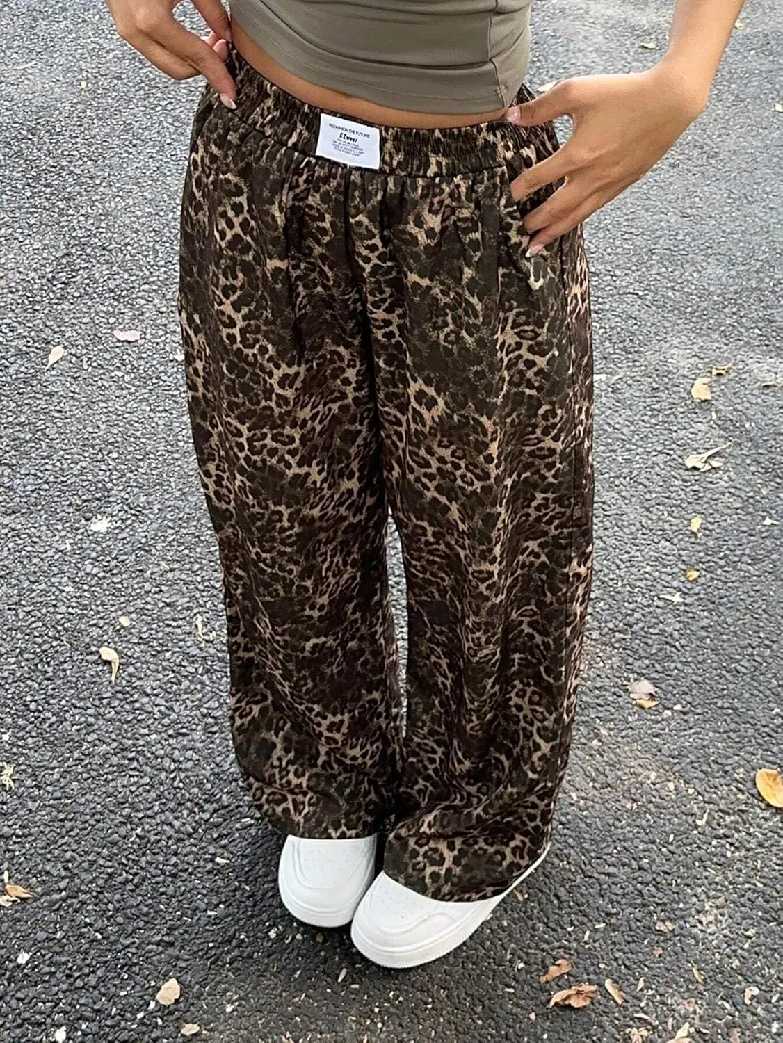 ZAFUL Women's Camo Cargo Pants Y2K Elastic High Waisted Wide Leg Casual Straight Pants Joggers Sweatpants with Patch Detail